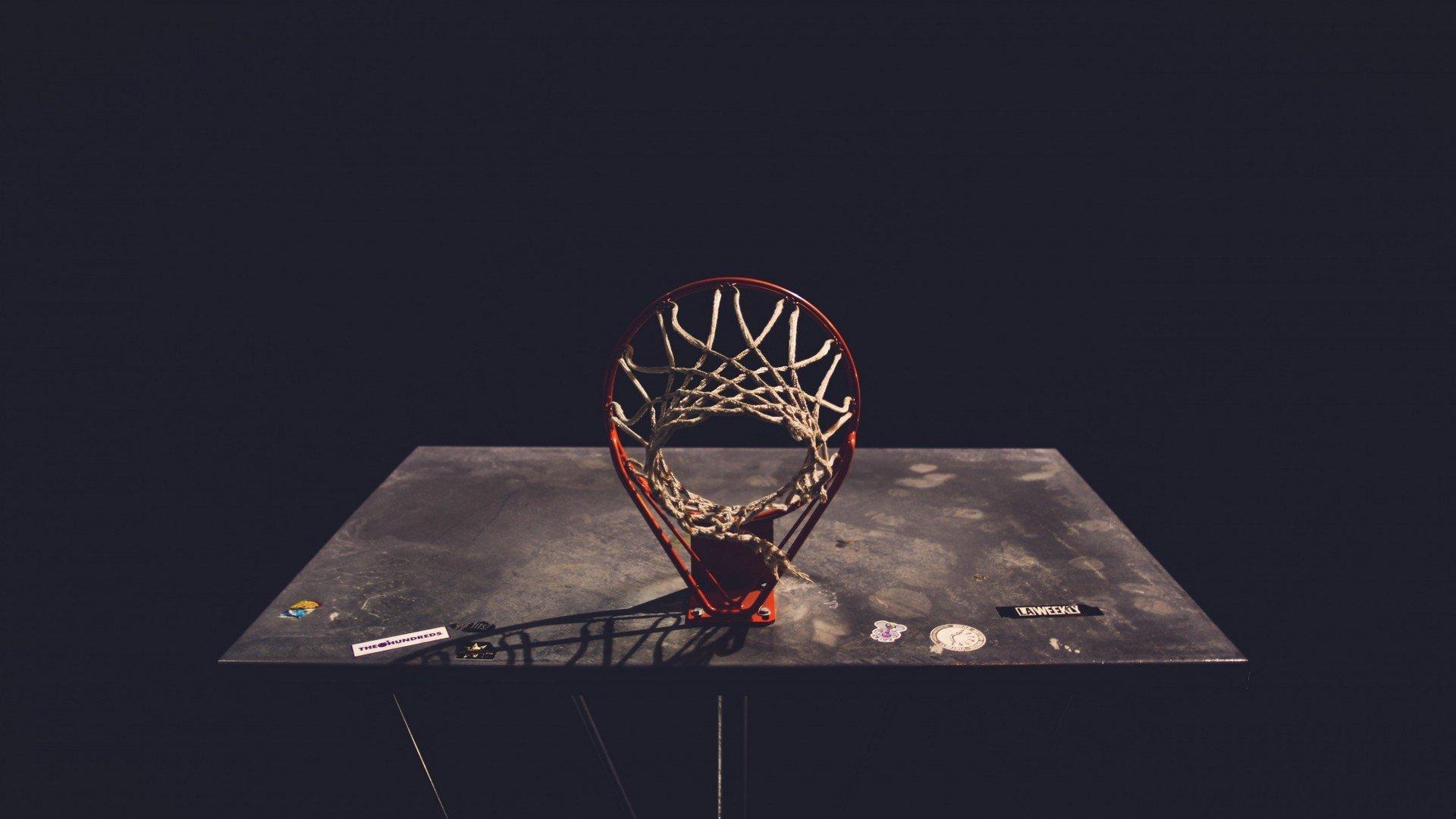 马卡报聚焦，巴萨转会窗倒计时，弗里克紧急叫停球员流失