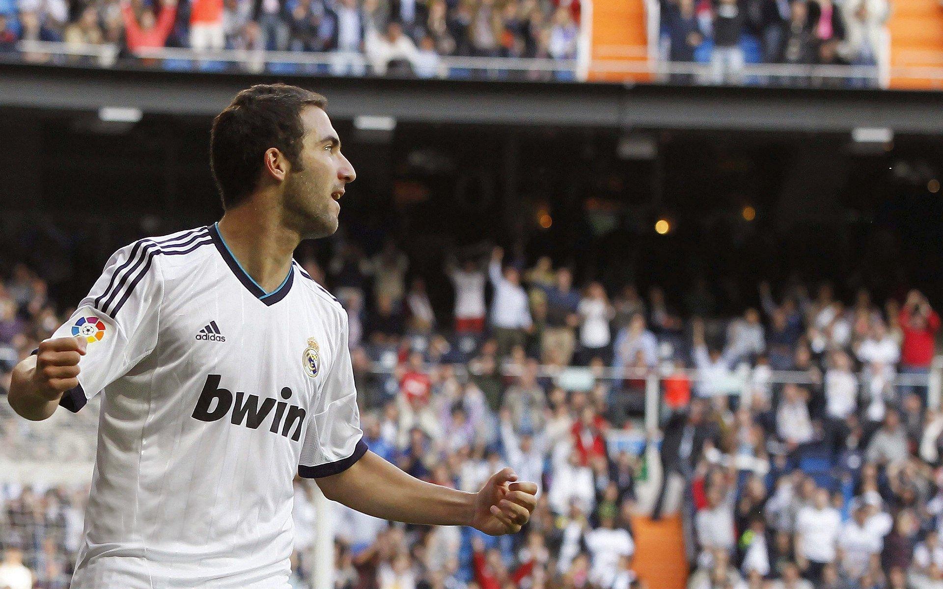 雄鹿紧急行动！美记曝管理层全力出击，为字母哥打造冠军级帮手